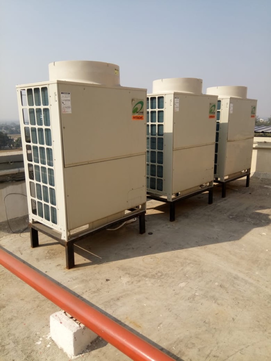 Hitachi VRF rooftop install